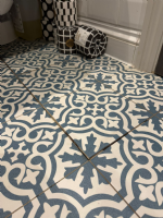 Plumbline tiling  Photo